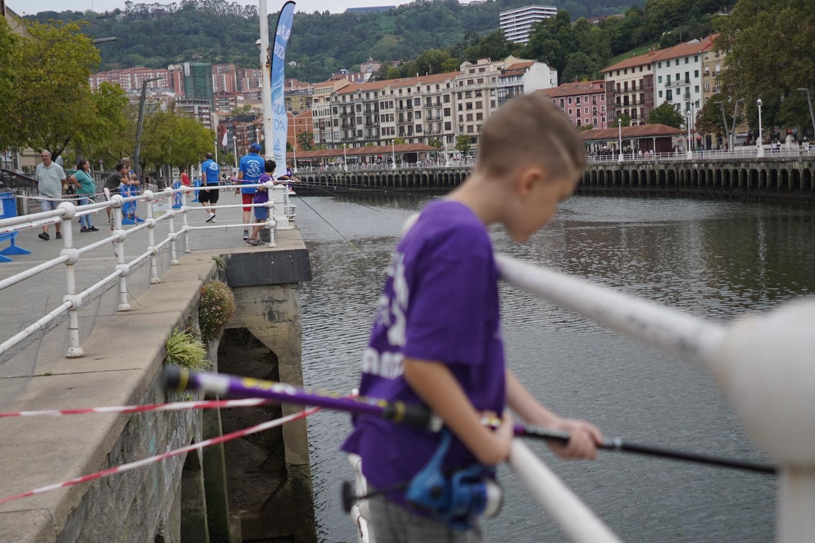En imágenes: la Escuela de Pesca comienza temporada en Bilbao