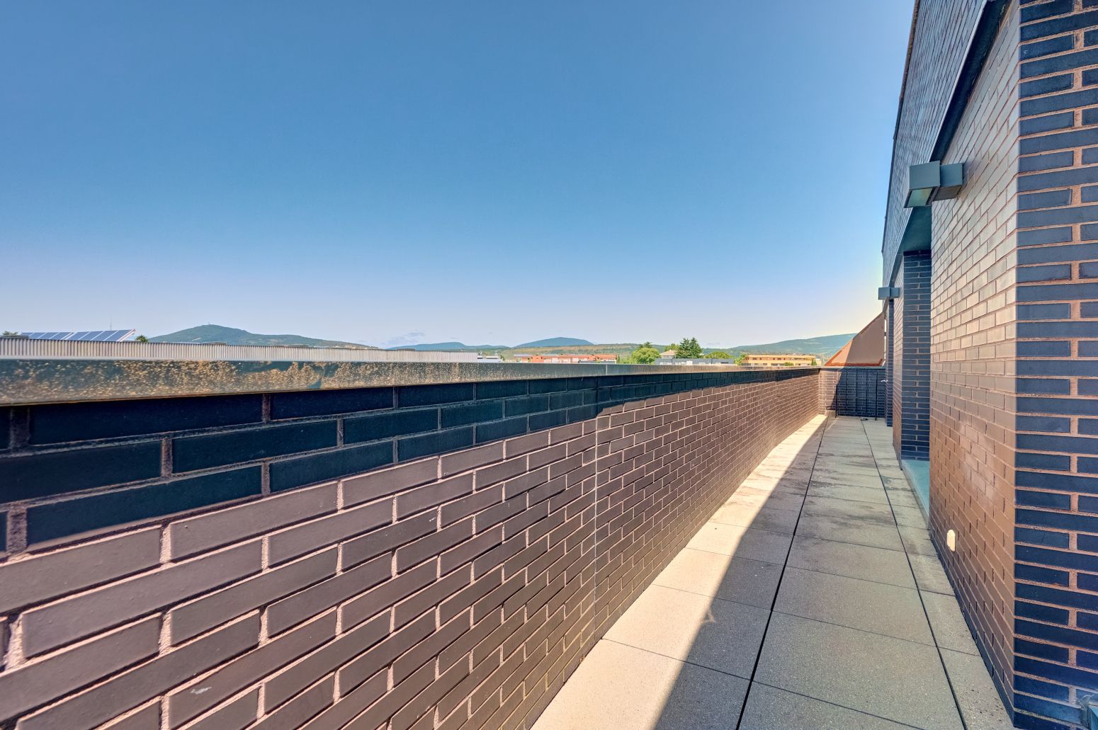 Ripagaina se supera: sale a la venta un espectacular ático-dúplex con terraza de 45 m² a un paso del centro de Pamplona