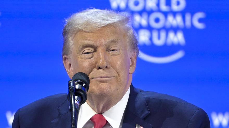 Trump llega con retraso al Foro de Davos, donde expondrá sus planes sobre Groenlandia