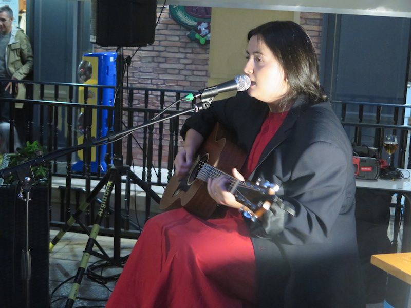La fiesta de aniversario del bar Eire de Urretxu, en imágenes