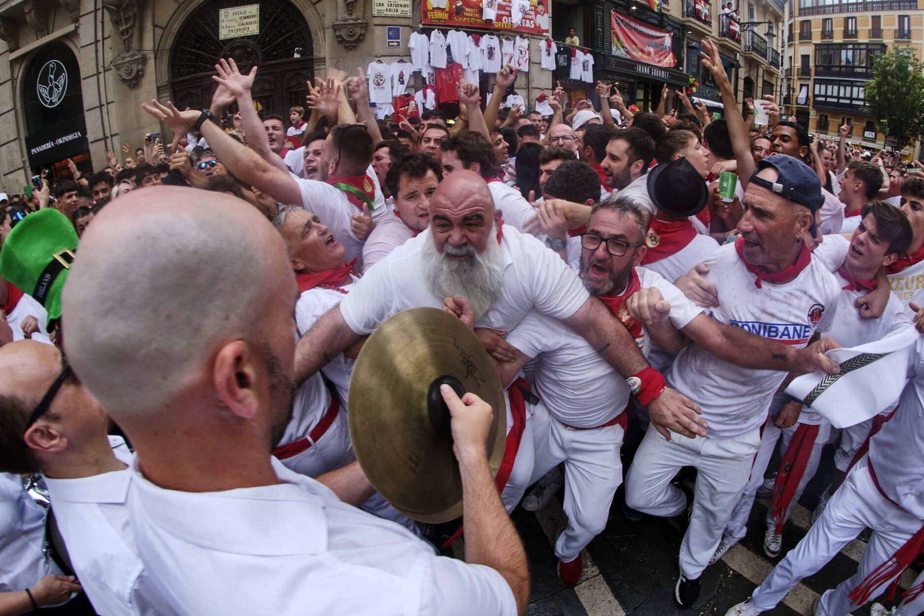 GALERÍA / Pamplona vibra con un multitudinario 'Riau-Riau'