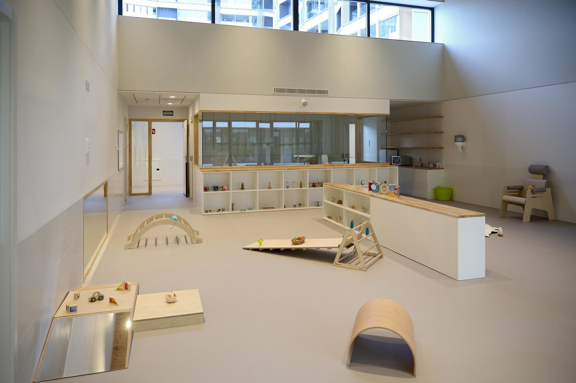 Fotos de la visita de María Chivite a la nueva Escuela Infantil de Erripagaña