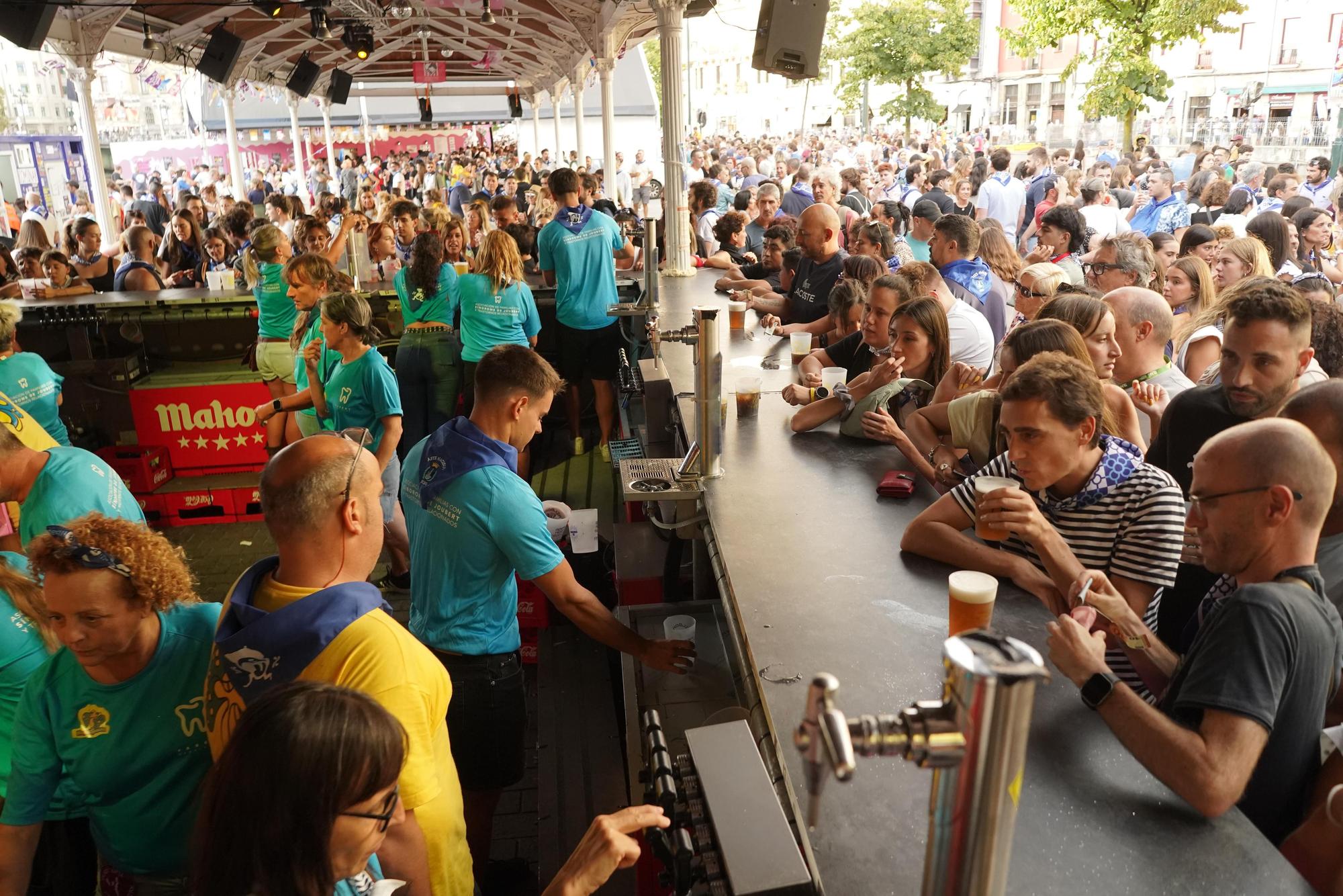 En imágenes: turno solidario por Aitana en la Pinpilinpauxa por Aste Nagusia