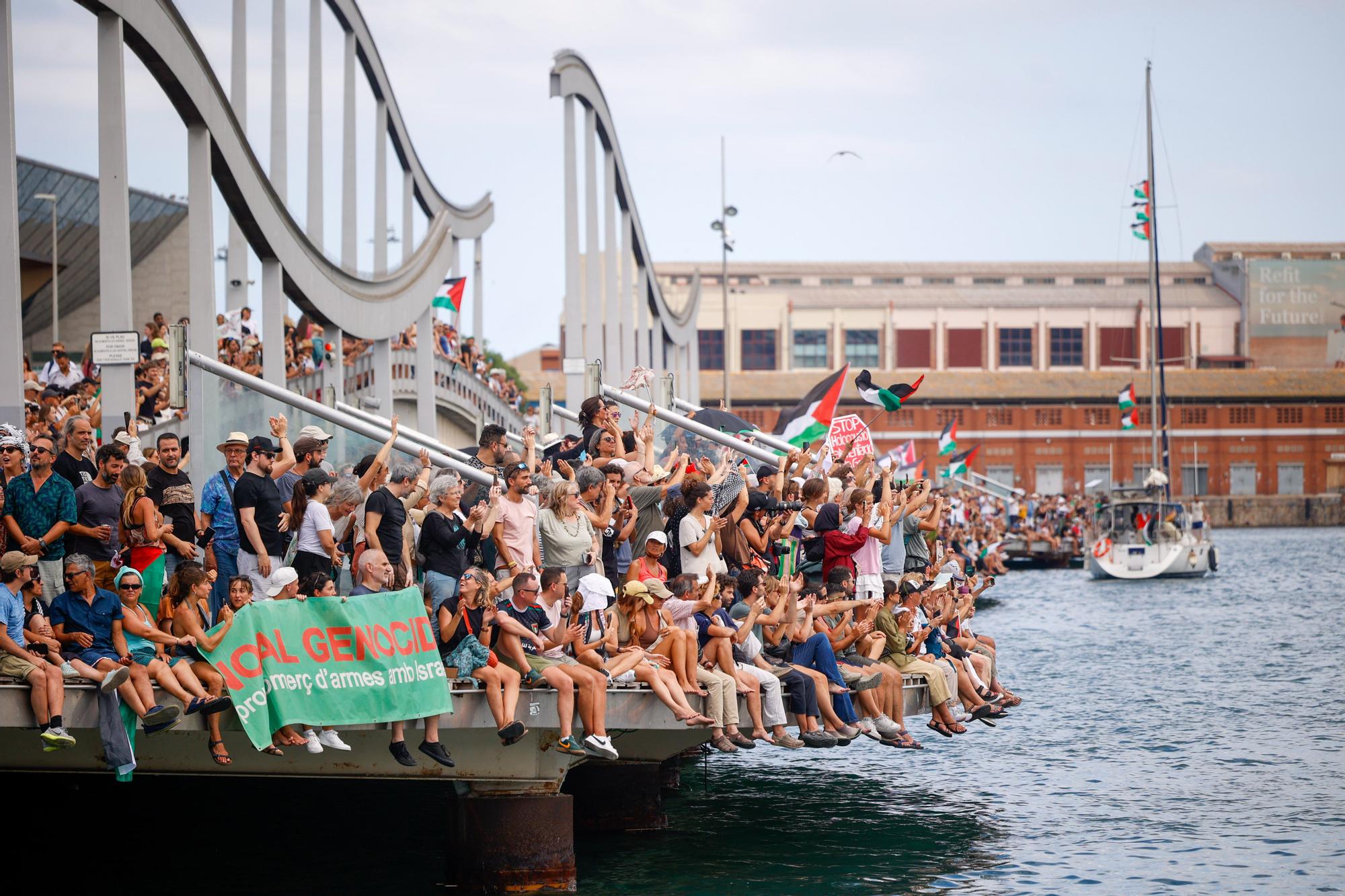 Fotos: La flotilla Global Sumud zarpa rumbo a Gaza