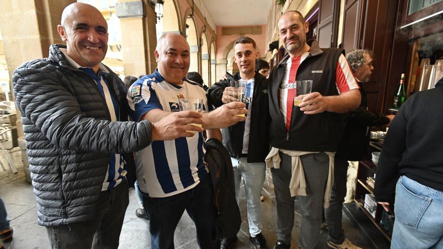En imágenes: gran ambiente entre aficiones en la previa del derbi