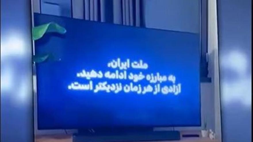 Hackean la televisión estatal iraní y emiten mensajes antigubernamentales