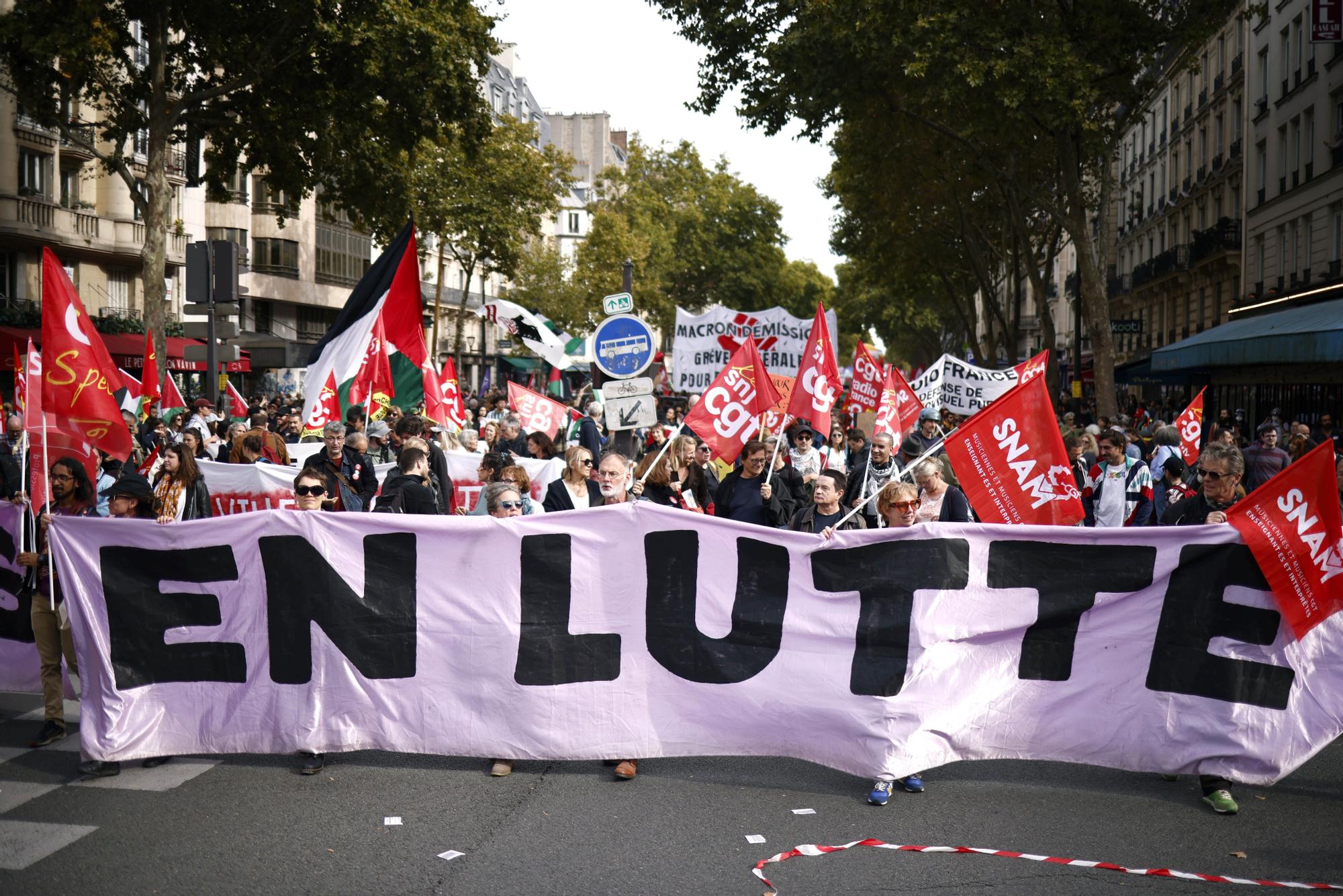 Miles de personas salen a las calles en Francia ante el plan presupuestario que perfila el primer ministro