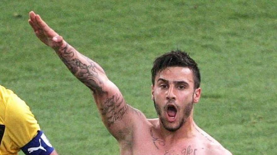 El AEK suspende a Katidis