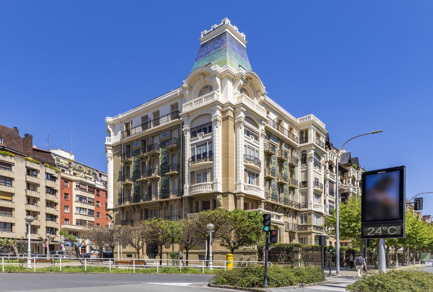 Magnífica propiedad en venta ubicada en un edificio señorial, situada en una de las zonas más elegantes del céntrico barrio de Gros