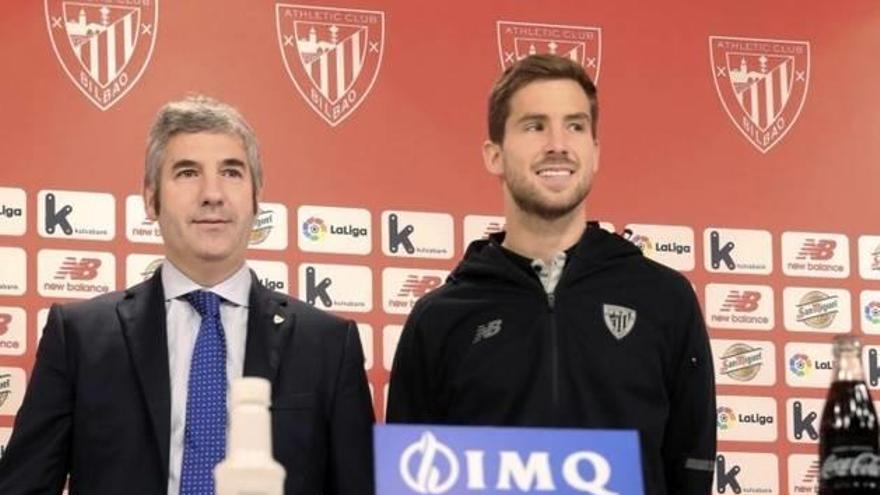 Iñigo Martínez y Josu Urrutia durante la rueda de prensa en San Mamés