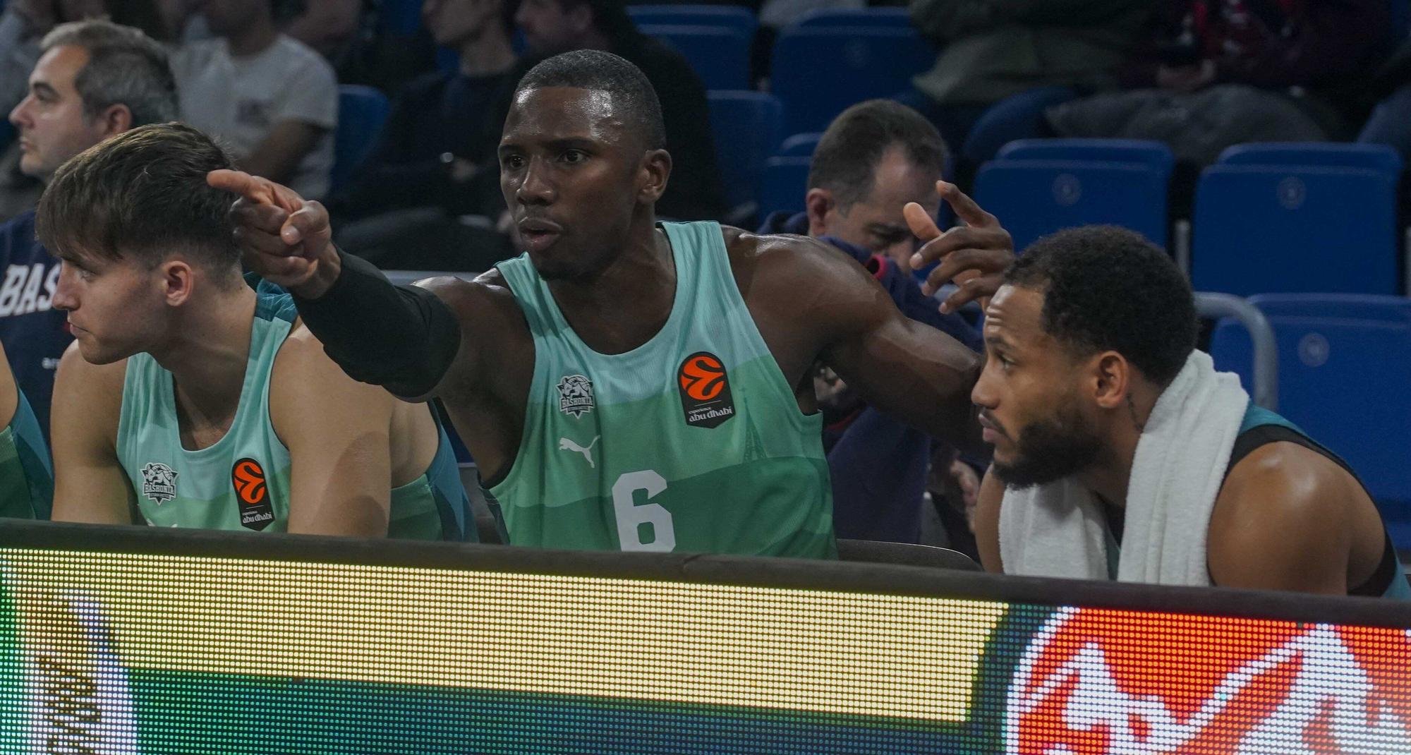 Todas las imágenes del Baskonia - Dubái (92-85)