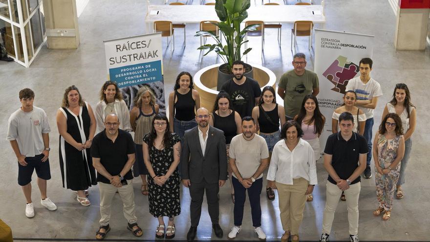 2 estudiantes de la UPNA desarrollan proyectos en Barbarin y Yesa: "La tranquilidad que se respira en los pueblos es una ventaja"