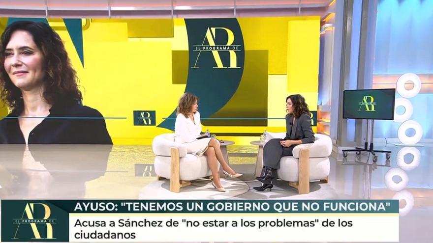 Ayuso compara el genocidio en Gaza con los neumáticos de lluvia de Fernando Alonso