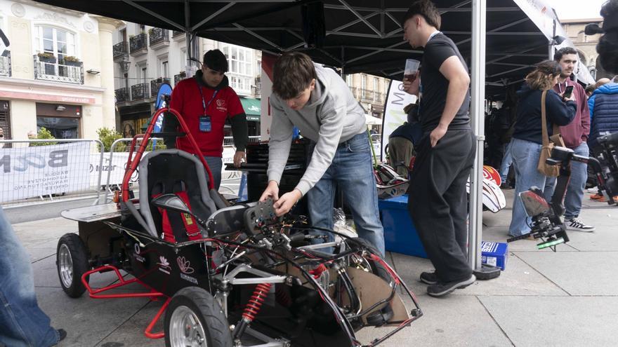 En imágenes: El centro de Gasteiz se convierte en circuito de coches