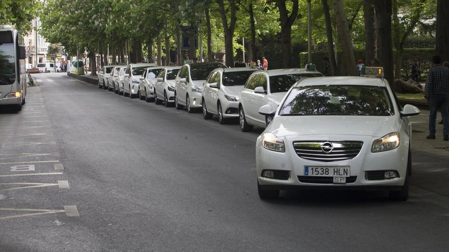 Vitoria-Gasteiz reconduce la regulación del taxi tras lograr el aval de los profesionales en asamblea