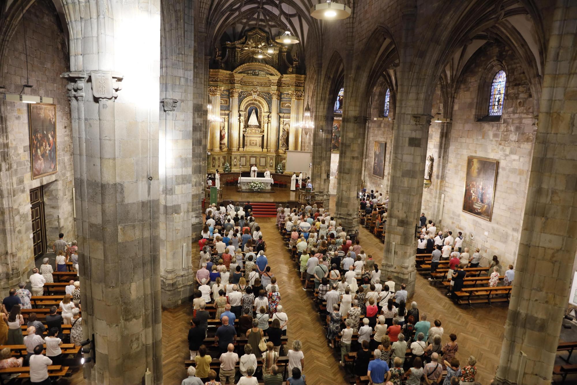 En imágenes: Una popular misa celebra los 125 años de la coronación de la Virgen de Begoña