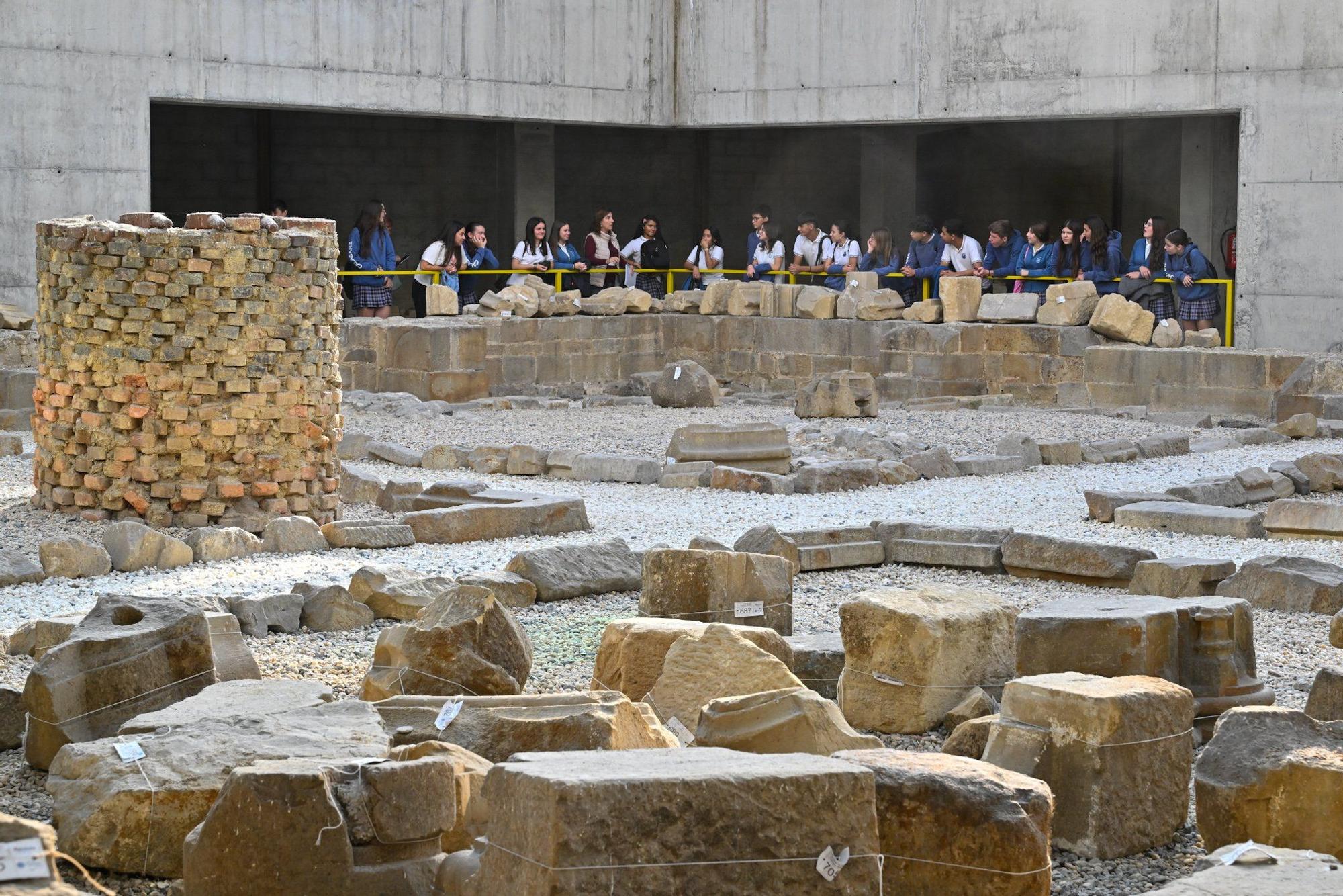 En imágenes: Estudiantes de Bizkaia  miran al futuro desde la arqueología