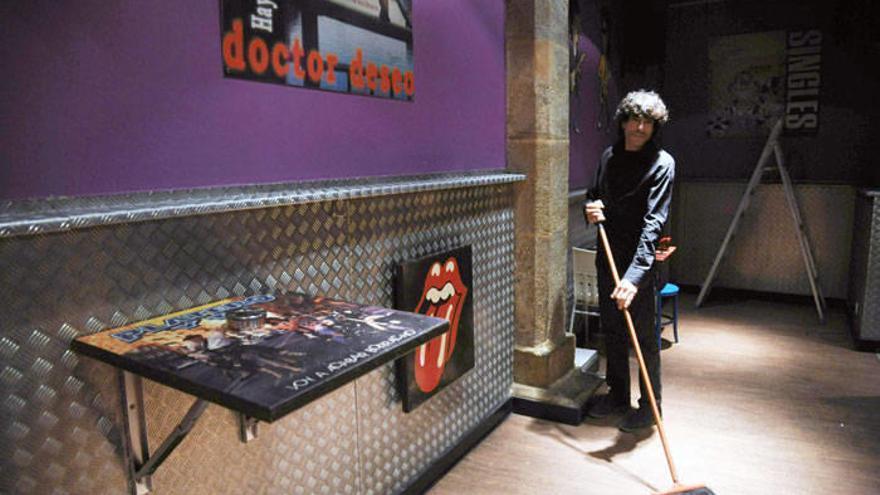 Xuso regentó el bar durante años y participó en diversos conciertos de la banda