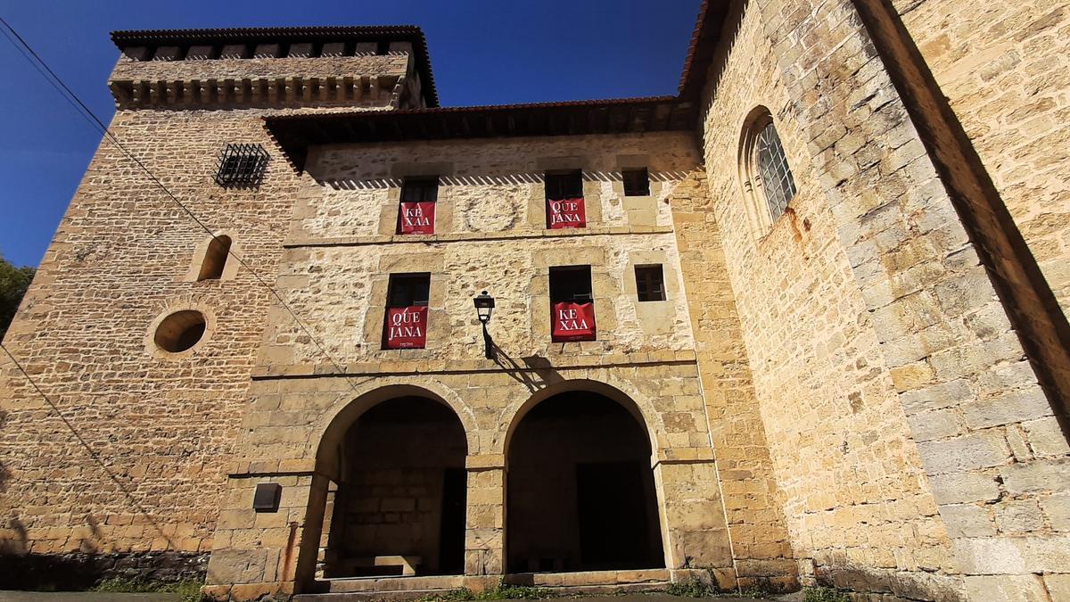Entrada al Conjunto Monumental de Quejana Entrada al Conjunto Monumental de Quejana