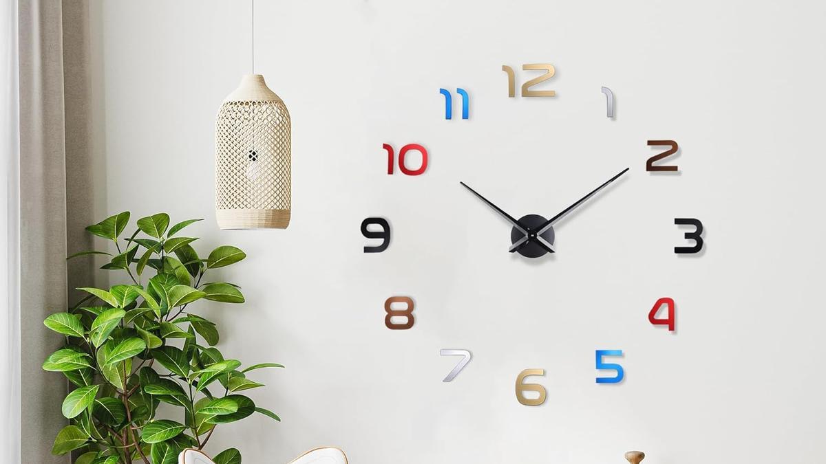 Original reloj de colores adaptable a cualquier espacio