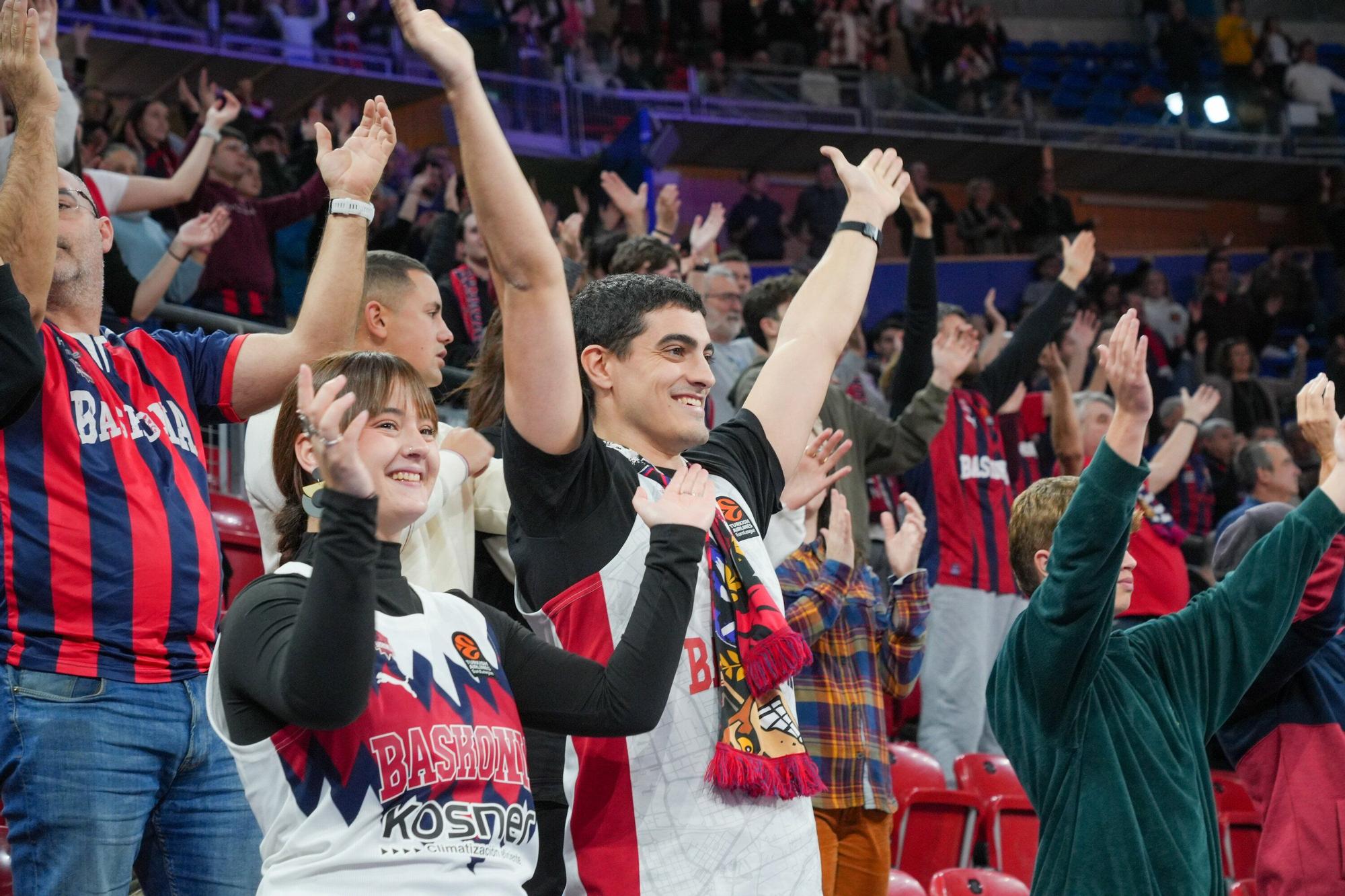 ¡Búscate en las fotos del Baskonia - Bayern!