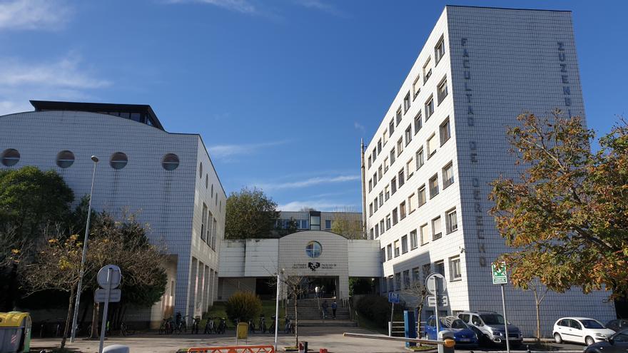 EHU niega que la charla de dos ertzainas se suspendiera por presión del alumnado y dice que fue decisión de los agentes
