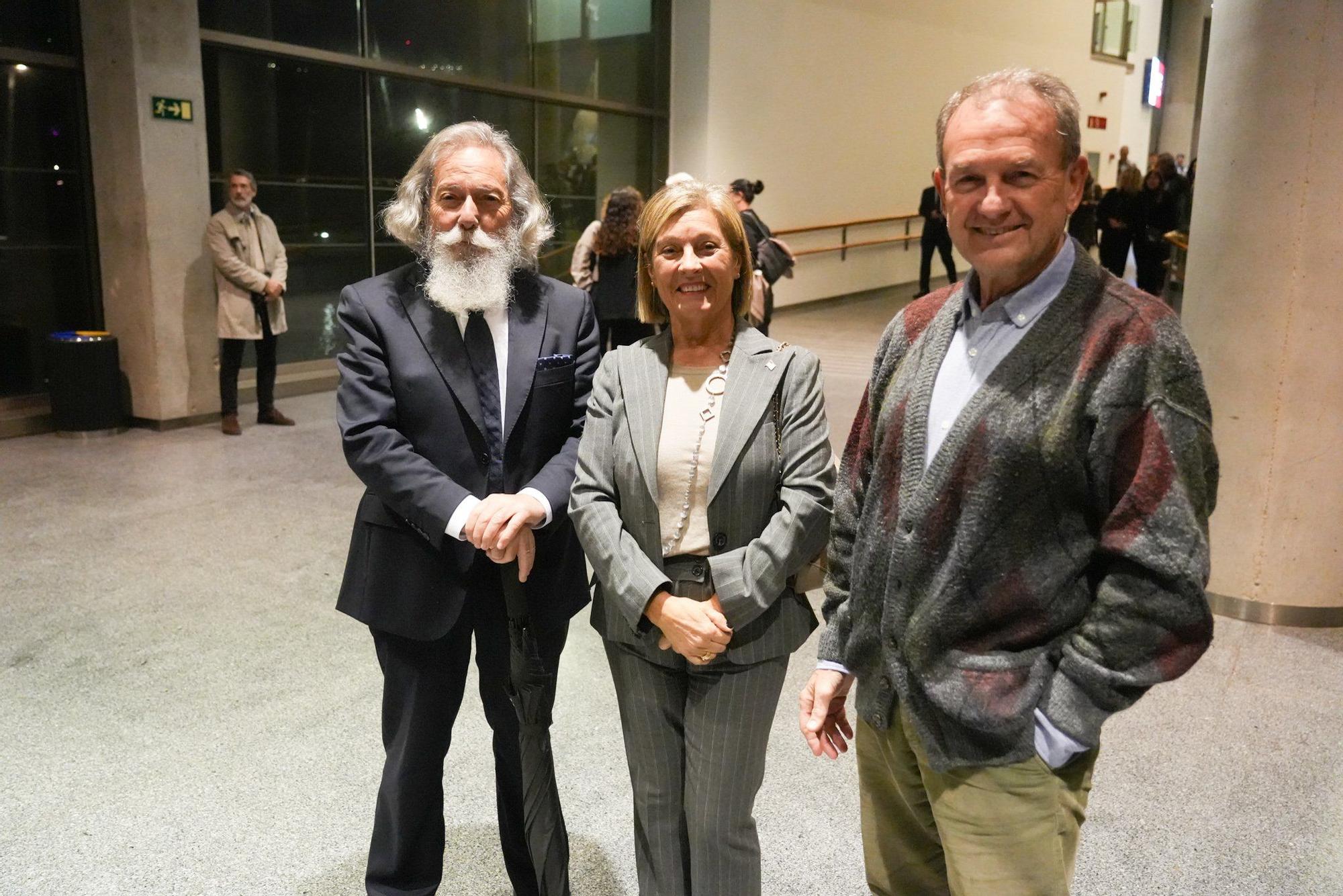 Anton Taramona; la presidenta de la Confederación vasca del Comercio, Julia Diéguez y Xabier Gómez.