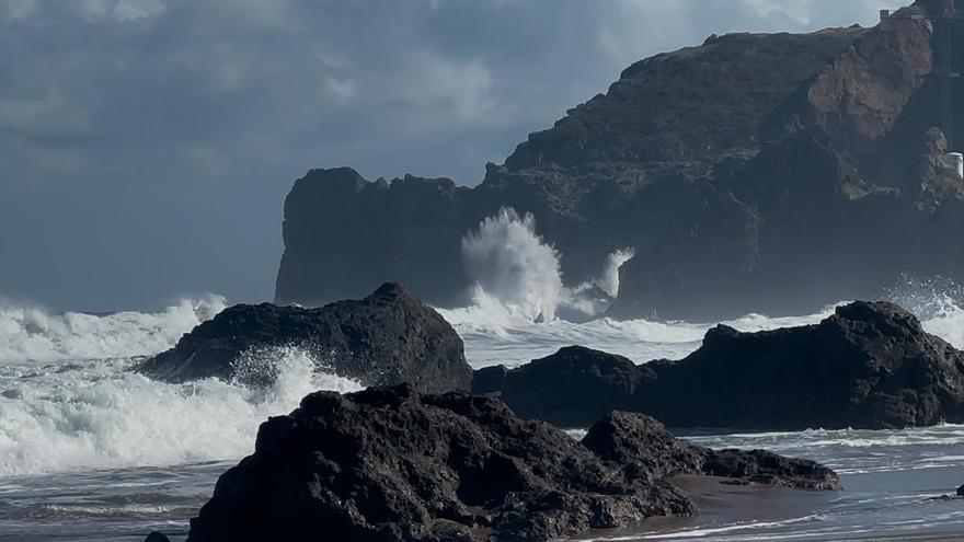 Euskadi mantiene activado el aviso amarillo de riesgo para la navegación en la costa hasta la mañana del domingo