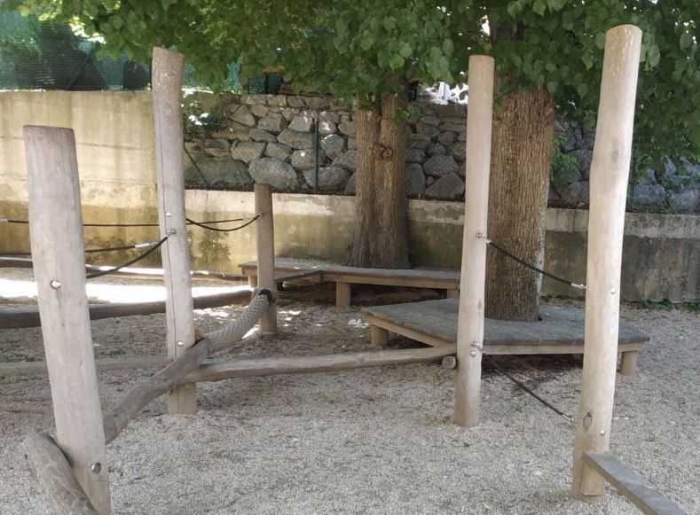 Imagen de un elemento de juego hecho en madera similar a los que colocarán en Lodosa.