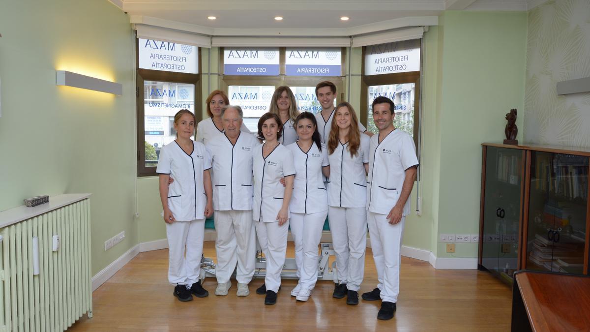 Parte del equipo de Clínica Maza en Bilbao