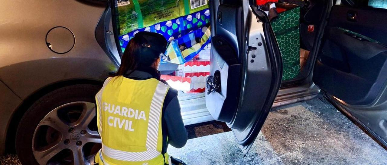 Interceptan en Zubiri un coche con casi 9.500 cajetillas de tabaco de contrabando