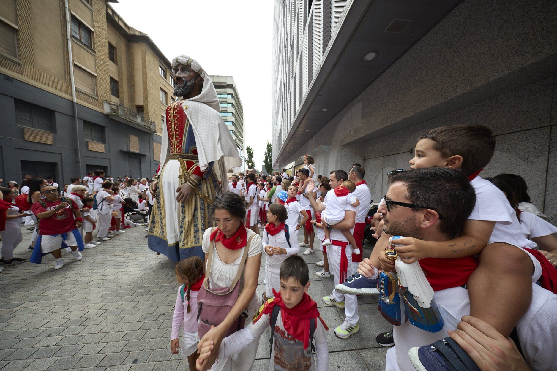 Imágenes de la primera salida de la Comparsa de Gigantes estos Sanfermines
