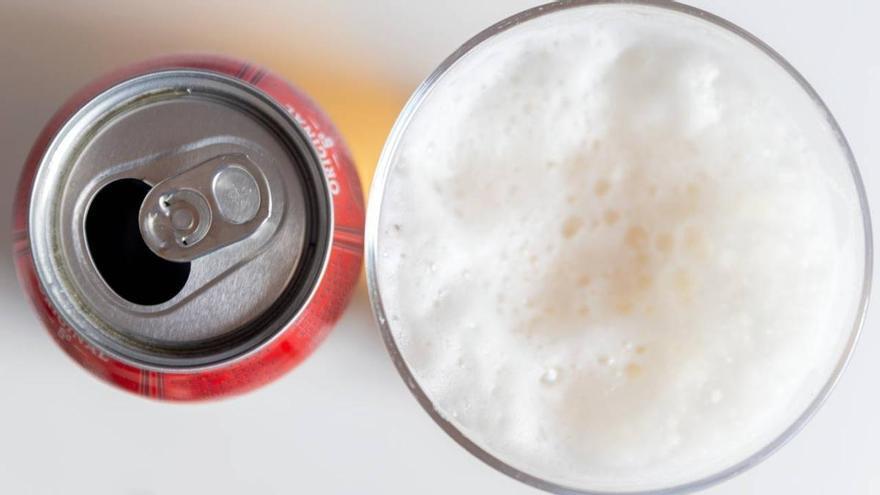 Beber la cerveza directamente de la lata, ¿sí o no? Esto es lo que dice la doctora María Muñoz