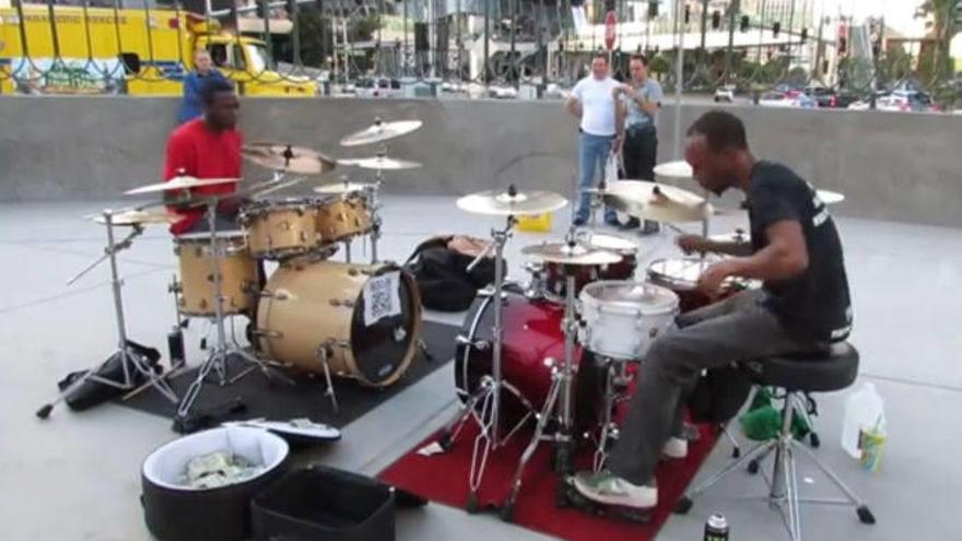 Impresionante duelo de bateristas en El Strip de Las Vegas