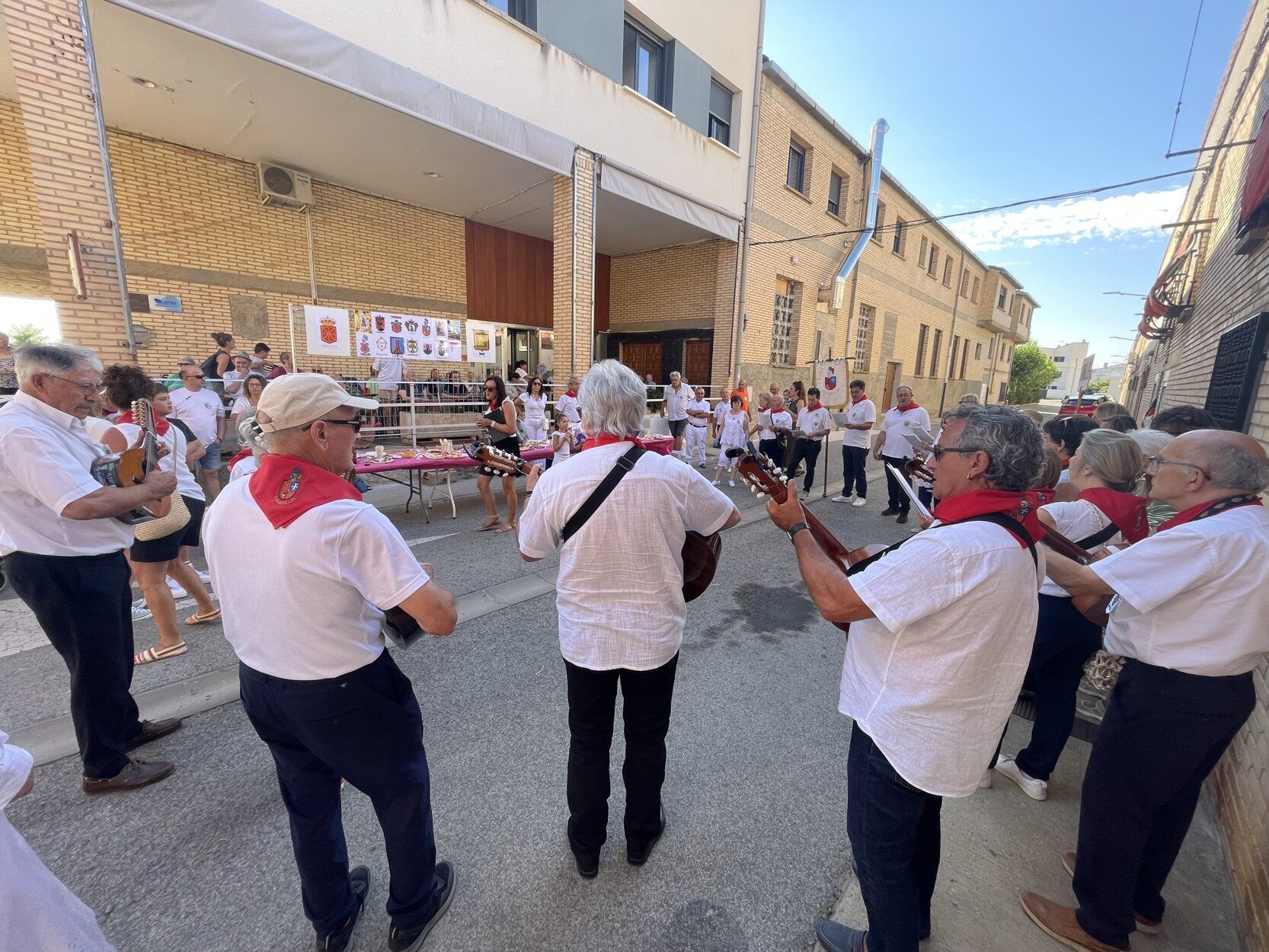 Imágenes de la concentración de Auroros de Navarra en Funes