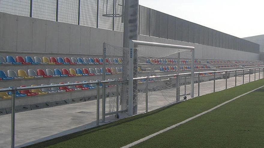 Vista del recién inaugurado campo de fútbol de Lezkairu, en torno al cual se construirá la Ciudad Deportiva.
