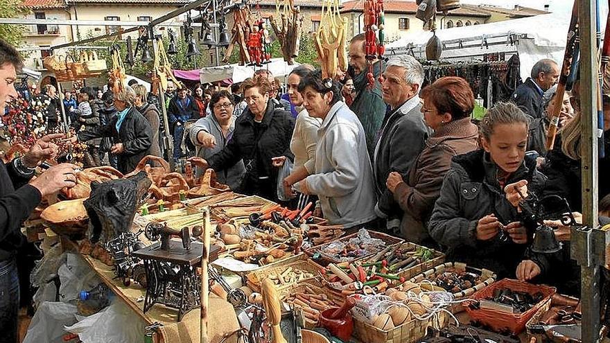 Primeras ferias sin ganado en Urroz-Villa con un mercado de más de cien puestos