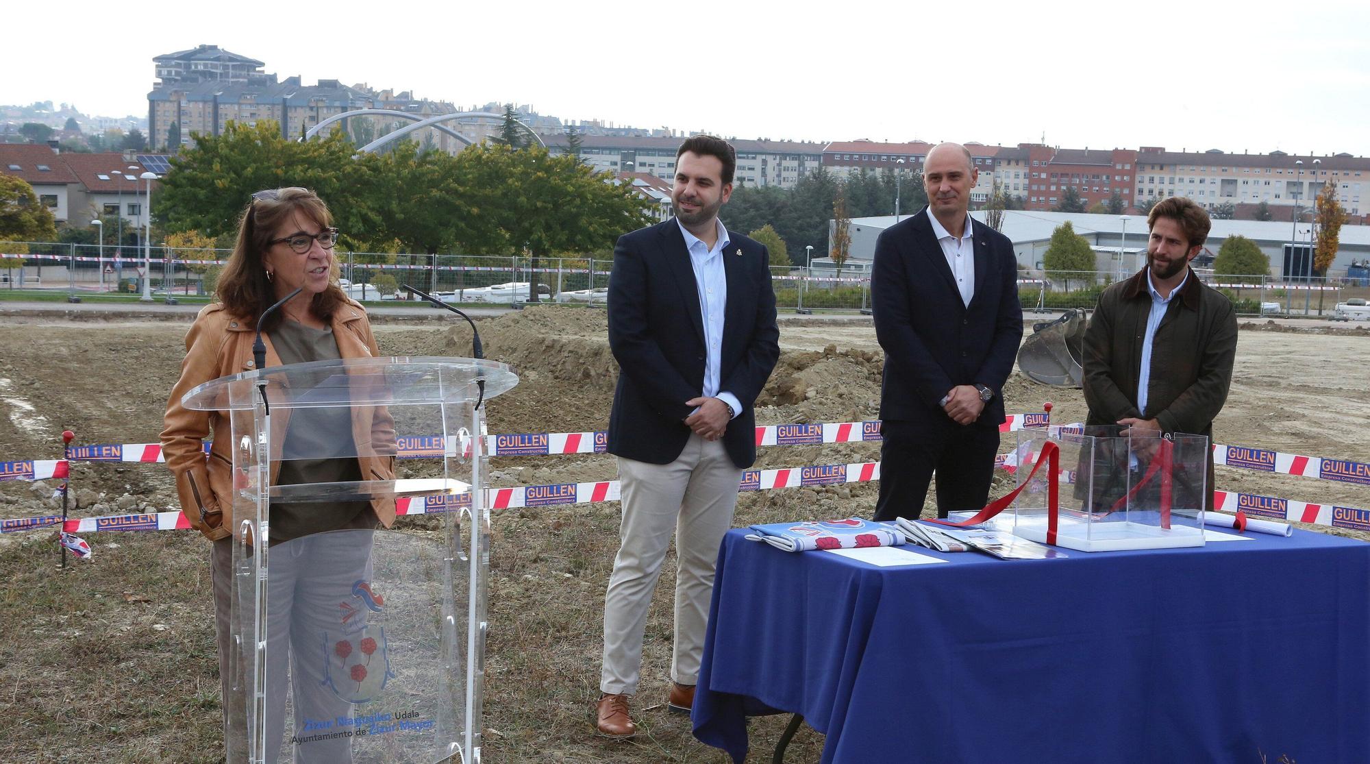 Colocación de la primera piedra de la nueva Escuela Infantil Sarastigorri en Zizur Mayor