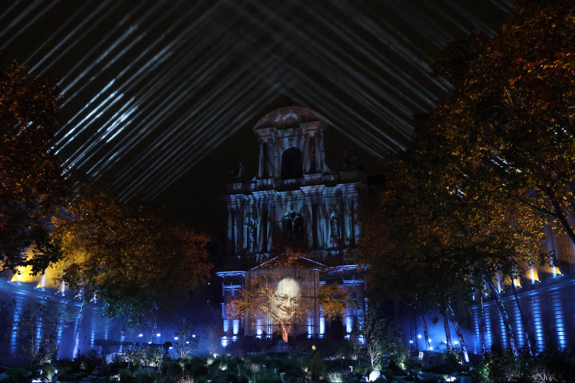 En imágenes: París homenajea a las víctimas de los atentados del 13 de noviembre en su décimo aniversario