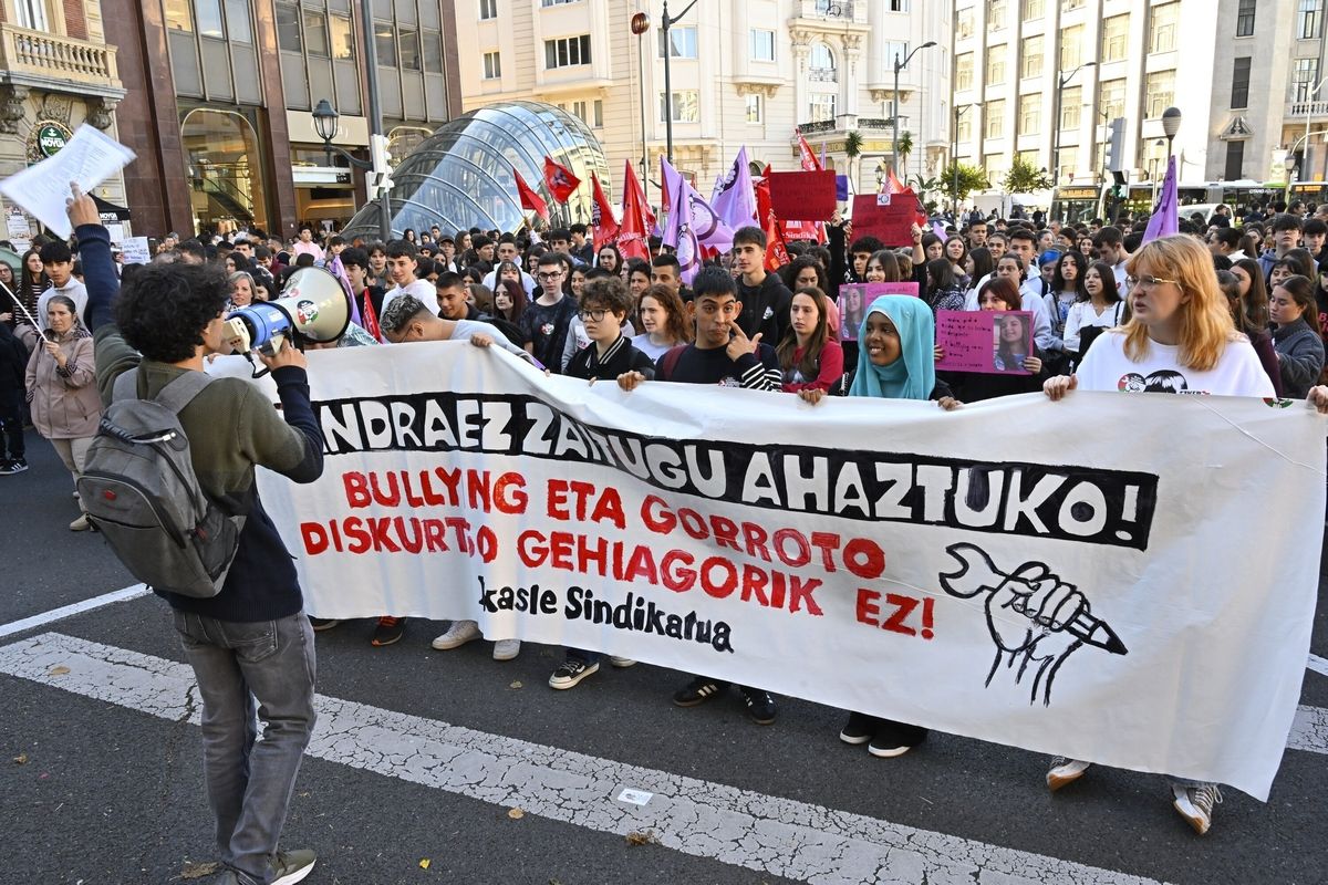 Estudiantes salen a la calle en Bilbao contra el &#039;bullying&#039;