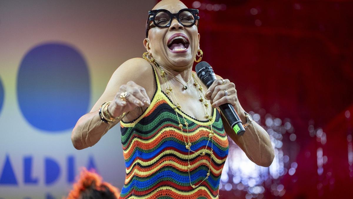 Concierto de Dee Dee Bridgewater en la plaza de la Trinidad