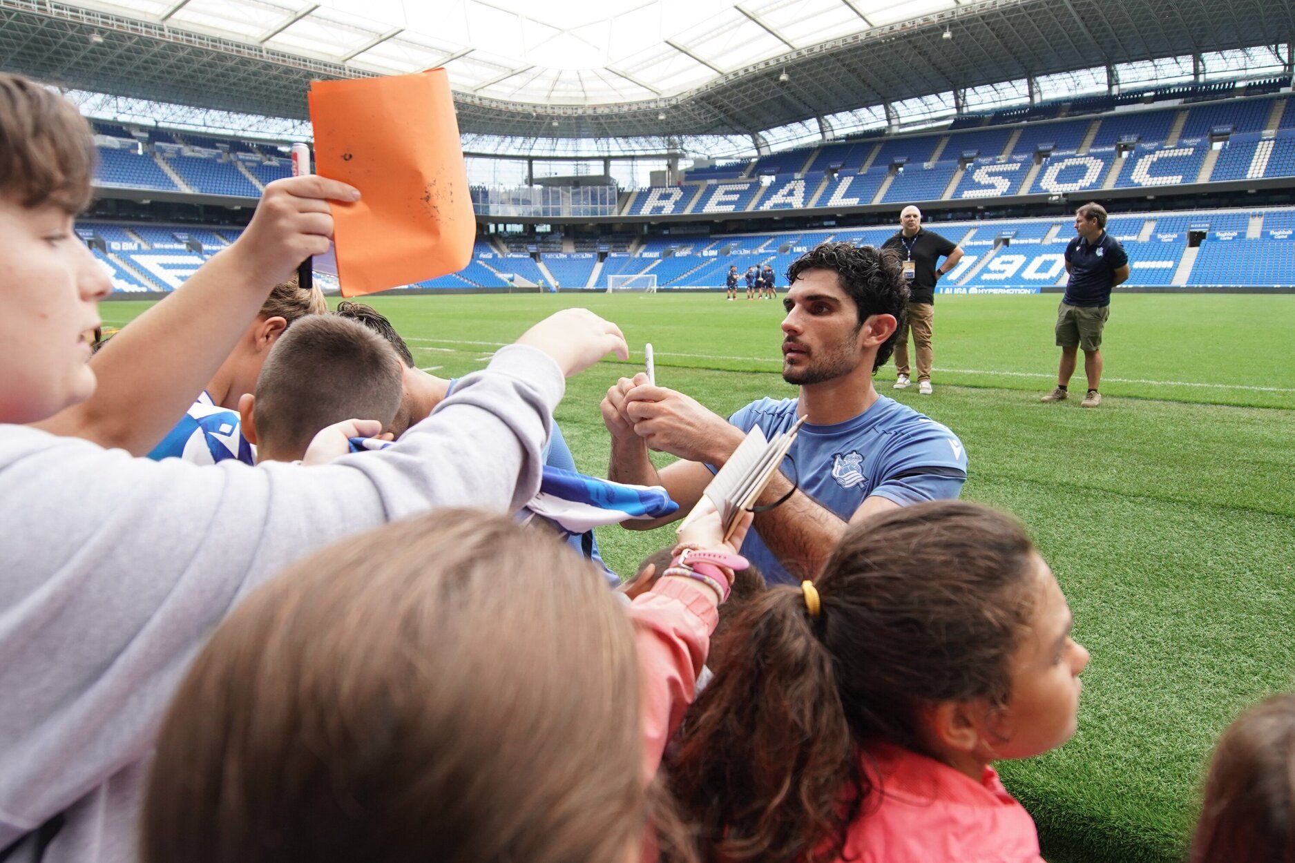 El entrenamiento de la Real a puerta abierta en Anoeta, en imágenes