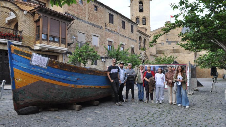 Una patera para concienciar en Olite