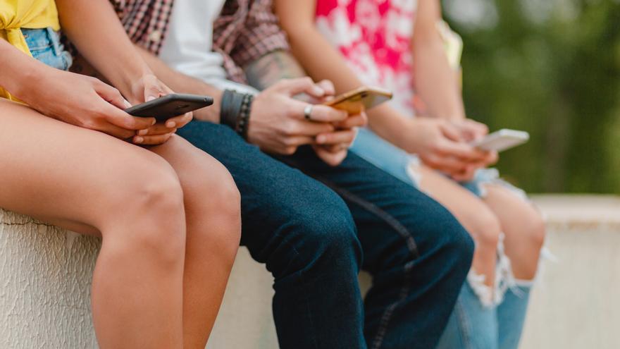 La complicidad parental, clave para atajar usos problemáticos del entorno digital entre menores