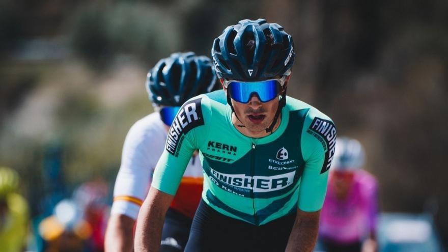 El ciclista navarro Unai Ramos firma un contrato de dos años con el Kern Pharma