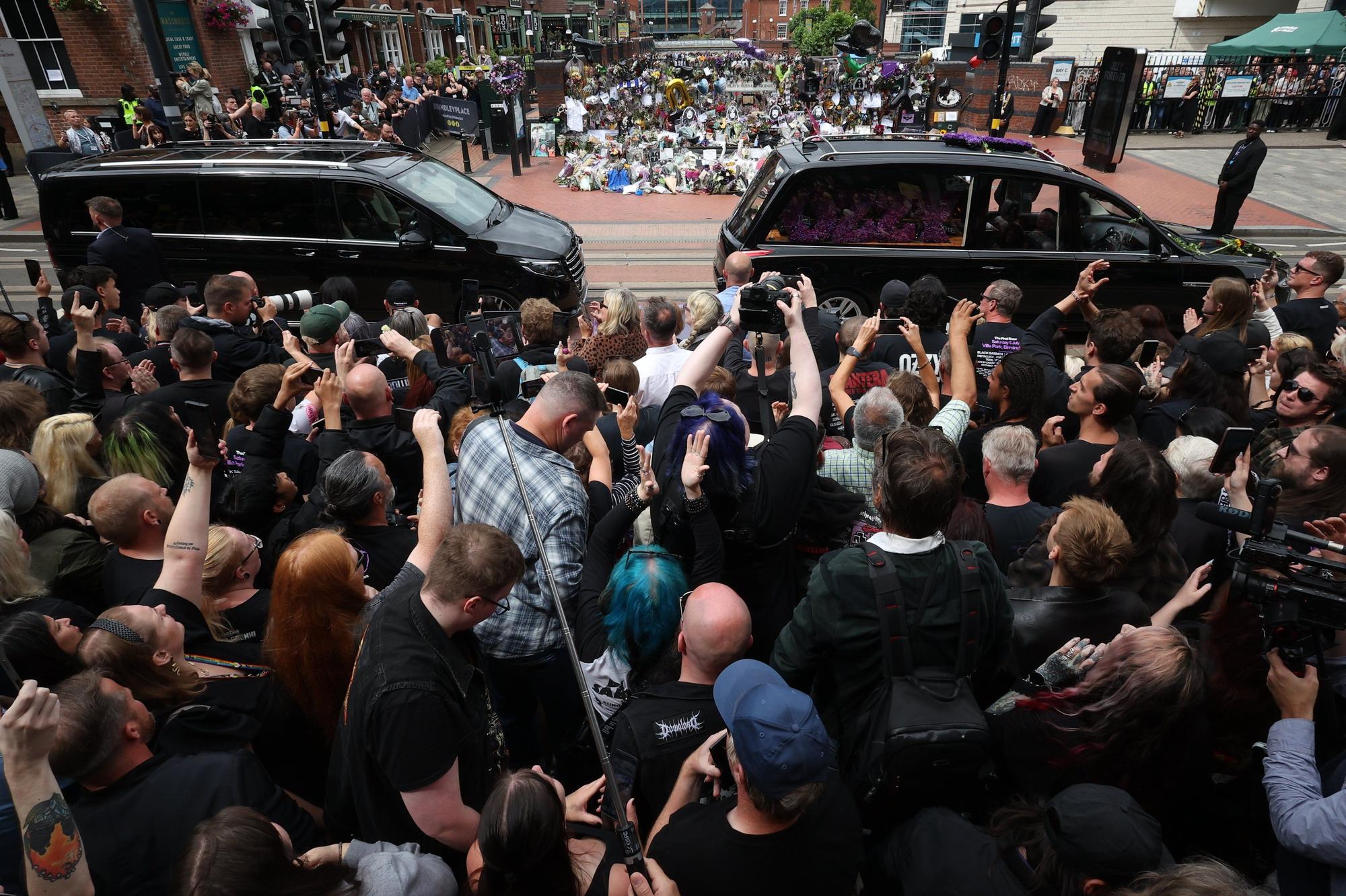 Multitudinario funeral de Ozzy Osbourne en Birmingham