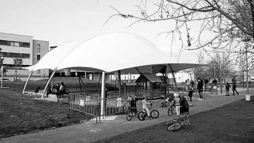 Nueva cubierta para el parque infantil