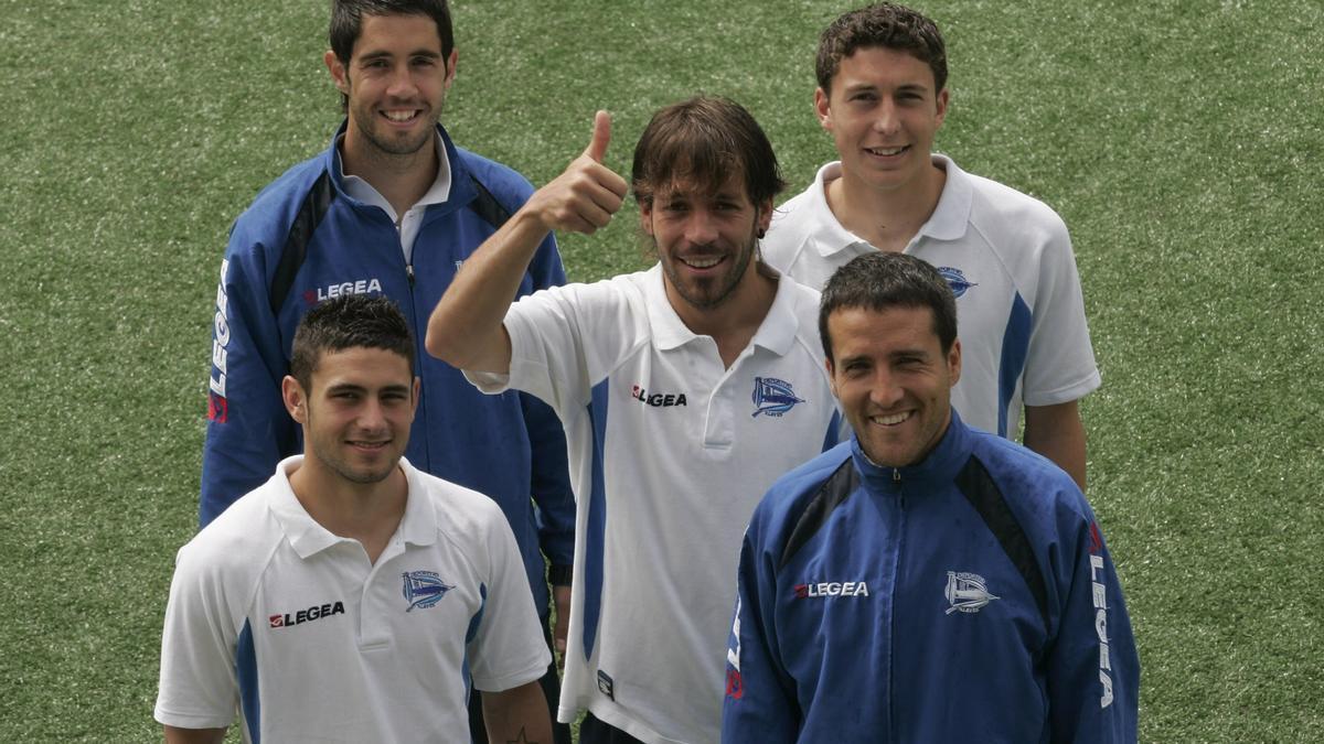 Nacho Garro, Óscar de Marcos, Iñigo Calderón, Iñigo Martínez y César Caneda coincidieron en el Alavés en 2009