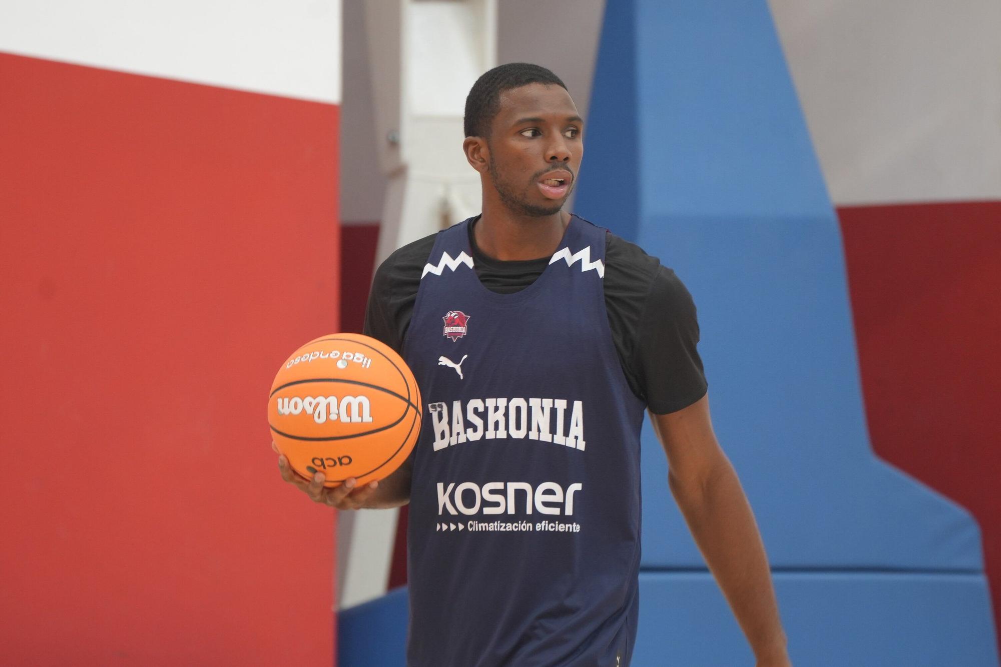 En imágenes: Así entrena el Baskonia bajo las órdenes de Galbiati