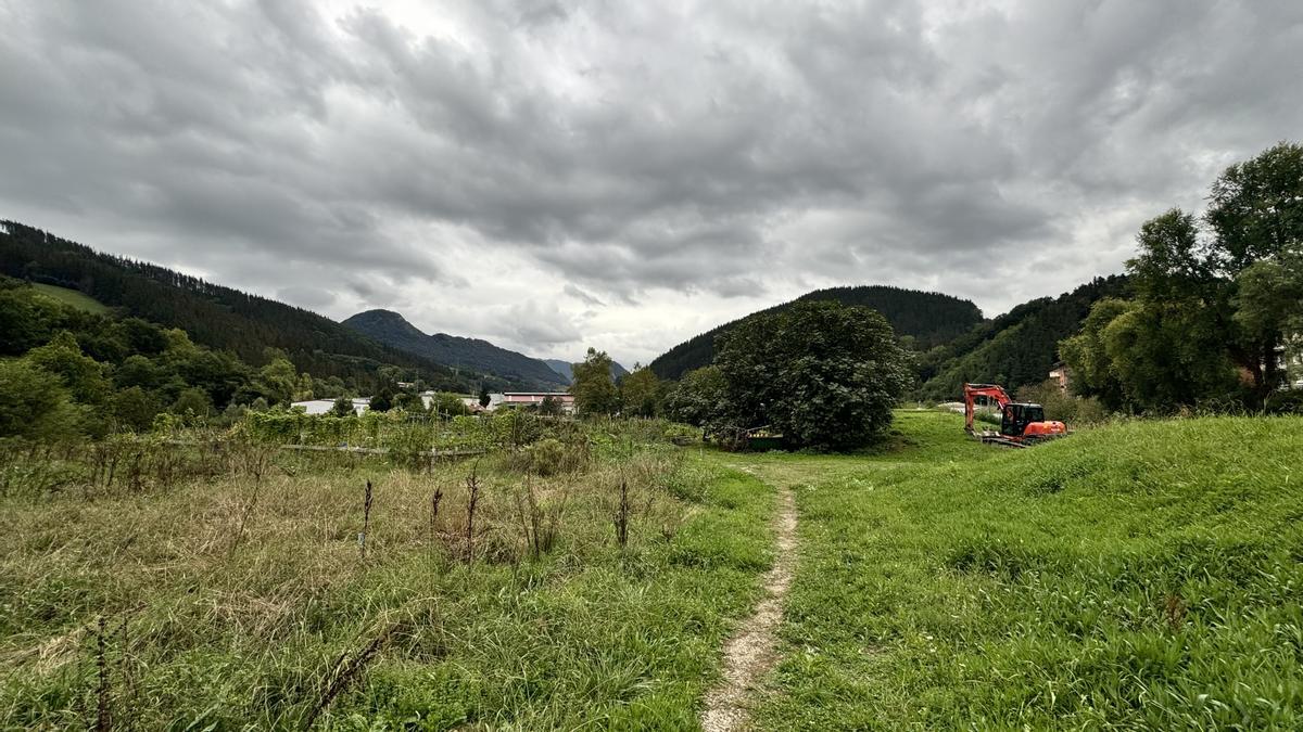 Lazkao ha comenzado las obras de un nuevo camino peatonal en la zona del meandro.